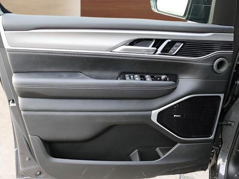 New 2026 Jeep Grand Wagoneer Limited AWD/4WD image 11