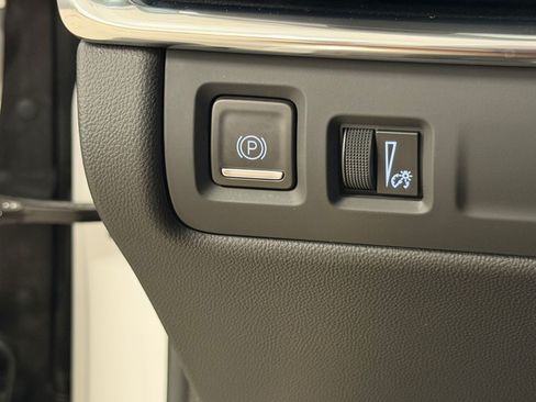Used 2022 Cadillac XT4 Luxury w/ Cold Weather Package FWD image 29