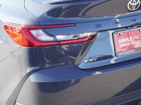 Used 2025 Toyota Camry SE image 9