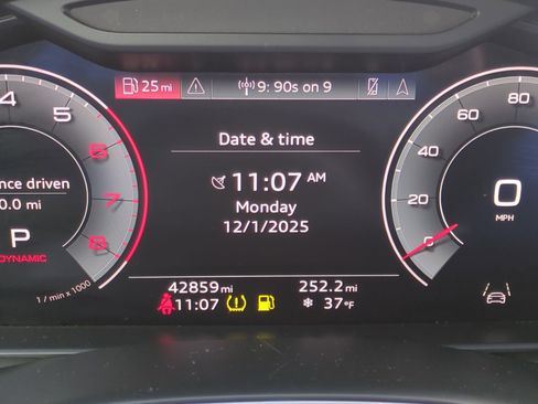 Used 2023 Audi Q7 Premium Plus image 21