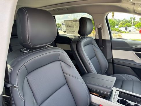 New 2025 Lincoln Nautilus Premier w/ Equipment Group 102A image 19