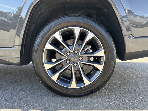 New 2025 Jeep Grand Cherokee L Overland w/ Luxury Tech Group IV AWD/4WD image 13