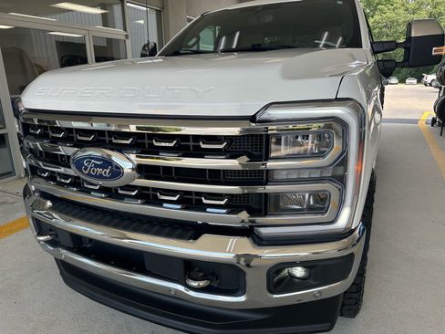 Used 2023 Ford F250 Lariat w/ Lariat Ultimate Package AWD/4WD image 2