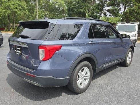 Used 2021 Ford Explorer XLT w/ Equipment Group 202A AWD/4WD image 15