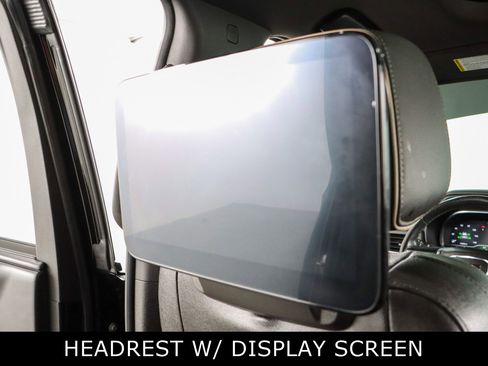 Used 2022 GMC Yukon SLT w/ SLT Premium Package image 22