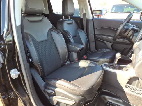 Used 2019 Jeep Compass Latitude w/ Popular Equipment Group AWD/4WD image 7