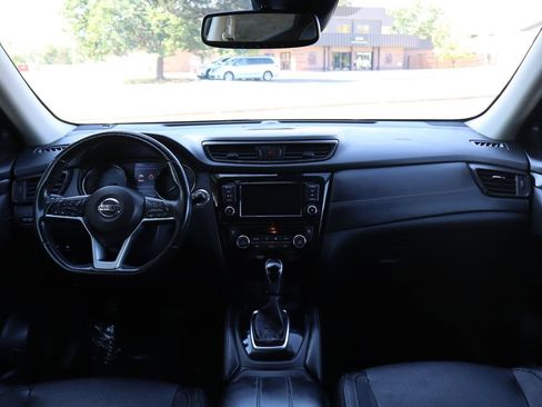Used 2018 Nissan Rogue SL FWD image 16