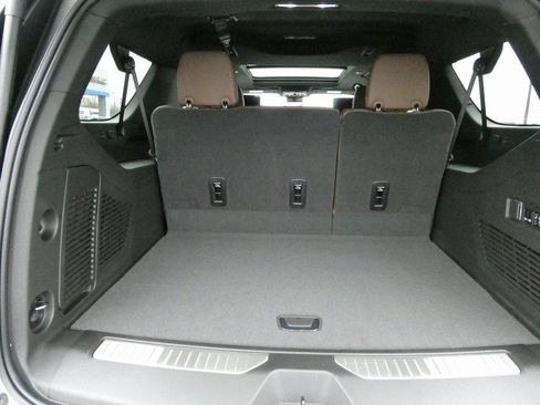 New 2026 Chevrolet Suburban High Country image 15