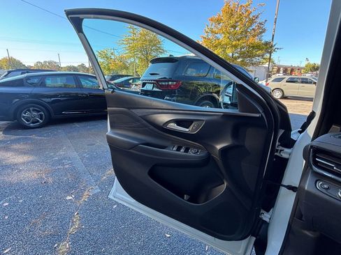 Used 2025 Buick Envista Sport Touring image 20