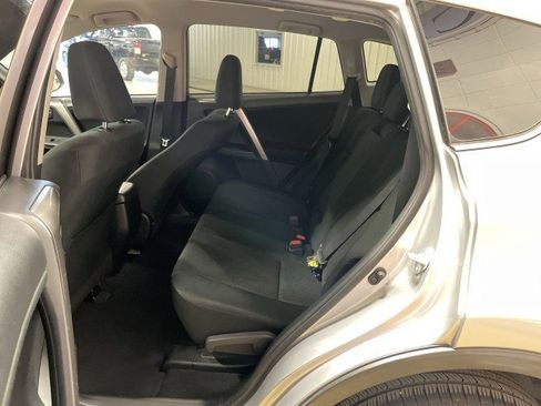 Used 2018 Toyota RAV4 LE FWD image 21