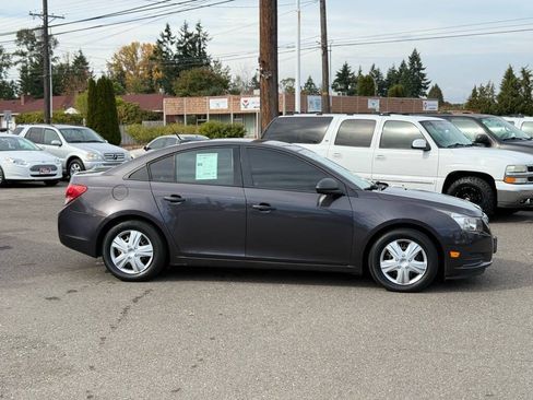 Used 2014 Chevrolet Cruze LS FWD image 6