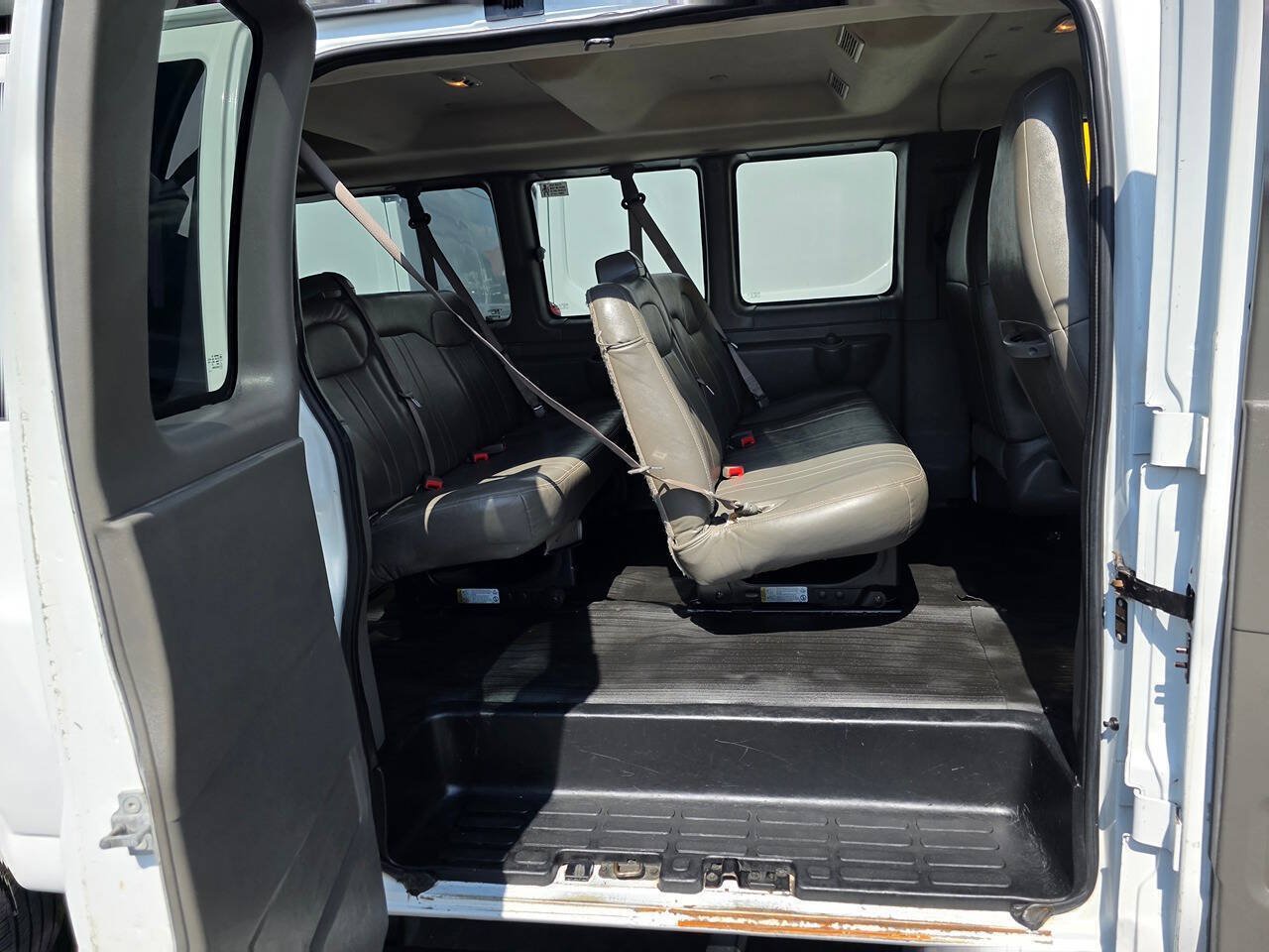 Used 2019 Chevrolet Express 3500 LS RWD image 15