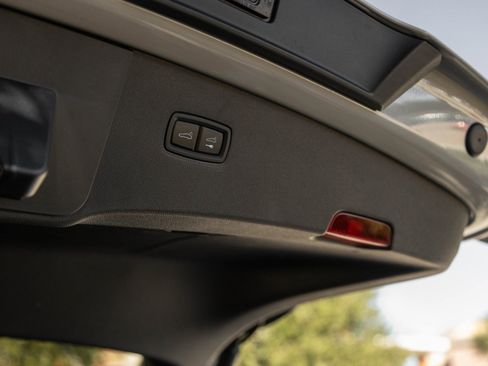 Used 2025 Porsche Cayenne Turbo image 31