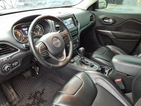 Used 2019 Jeep Cherokee Latitude Plus w/ Cold Weather Group AWD/4WD image 6