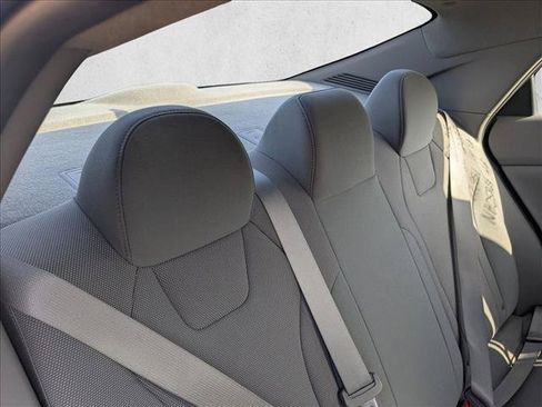 Used 2022 Hyundai Elantra SE FWD image 17