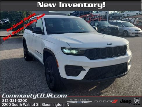 Used 2024 Jeep Grand Cherokee Altitude AWD/4WD image 1