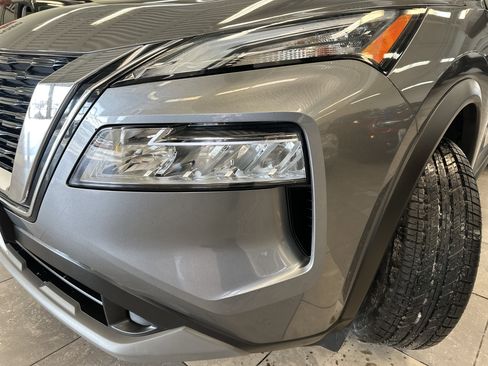 Used 2023 Nissan Rogue SV image 16