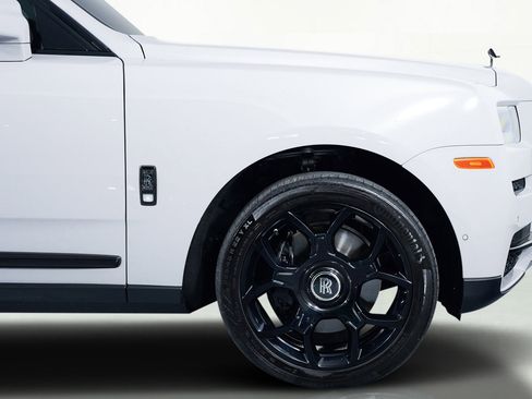 Used 2024 Rolls-Royce Cullinan Black Badge image 7