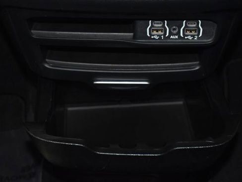 Certified 2025 Chrysler Pacifica Select image 19