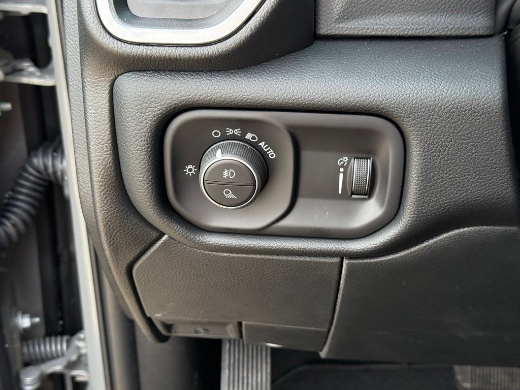 New 2027 RAM 3500 Big Horn AWD/4WD image 19