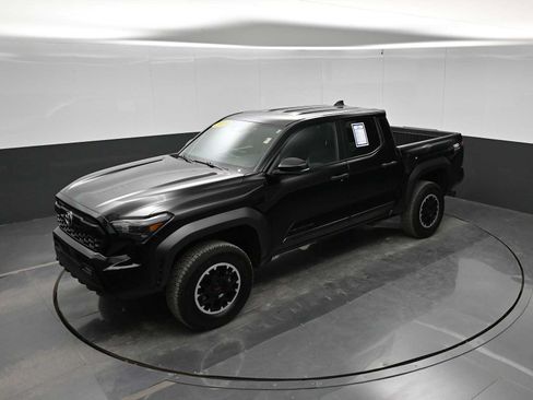 Used 2024 Toyota Tacoma TRD Off-Road w/ TRD Off Road Upgrade Package AWD/4WD image 31