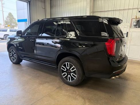 Used 2024 GMC Yukon AT4 w/ Technology Package AWD/4WD image 7