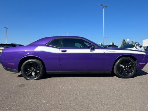 Used 2023 Dodge Challenger SXT image 3