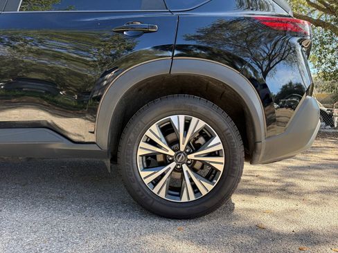 Used 2023 Nissan Rogue SV image 25