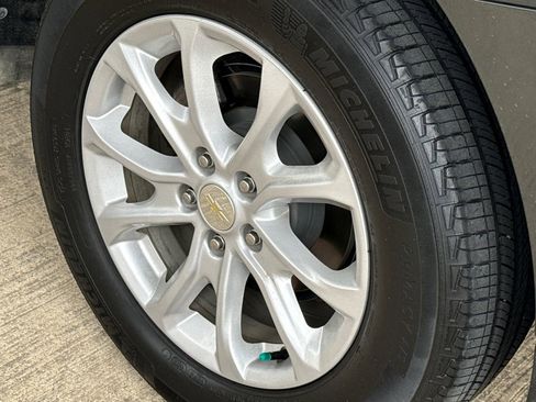 Used 2020 Chevrolet Equinox LT image 10