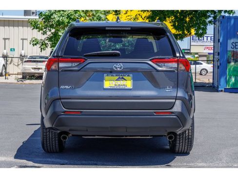 Used 2021 Toyota RAV4 LE AWD/4WD image 4