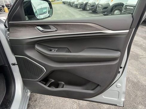 New 2026 Jeep Grand Cherokee Limited Reserve image 14