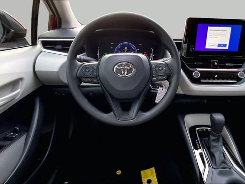 Used 2026 Toyota Corolla LE FWD image 6