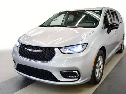 Used 2024 Chrysler Pacifica Touring-L