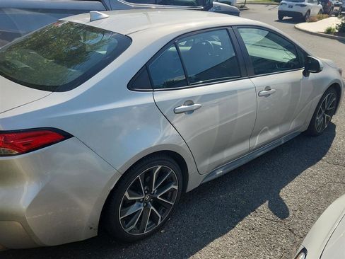 Used 2021 Toyota Corolla SE FWD image 3