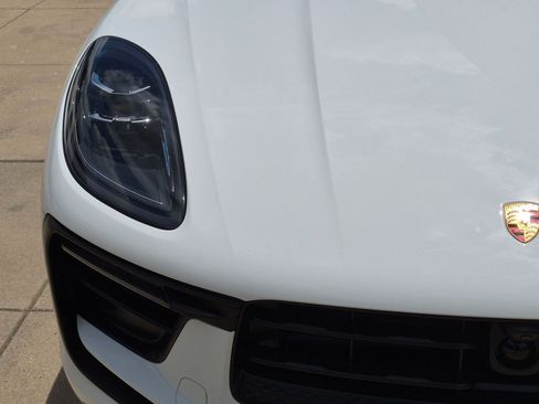 Certified 2026 Porsche Macan AWD/4WD image 12