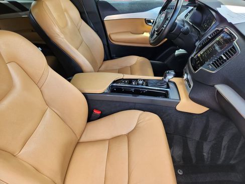 Used 2017 Volvo XC90 T6 Momentum w/ Vision Package AWD/4WD image 9