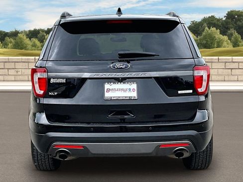 Used 2017 Ford Explorer XLT w/ Equipment Group 202A FWD image 4