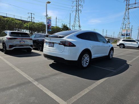 Used 2018 Tesla Model X 75D image 5