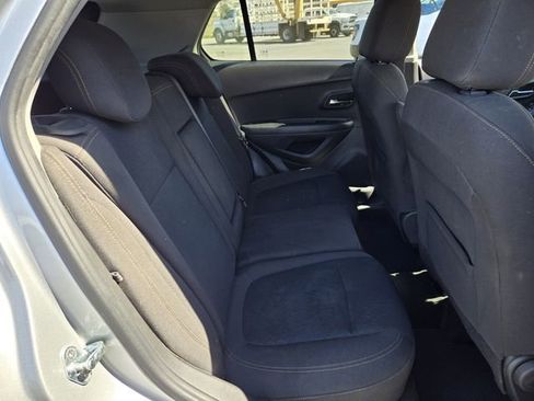 Used 2022 Chevrolet Trax LS w/ Tint and Cruise Package image 17