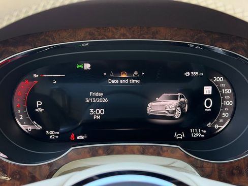 Used 2025 Bentley Bentayga image 22