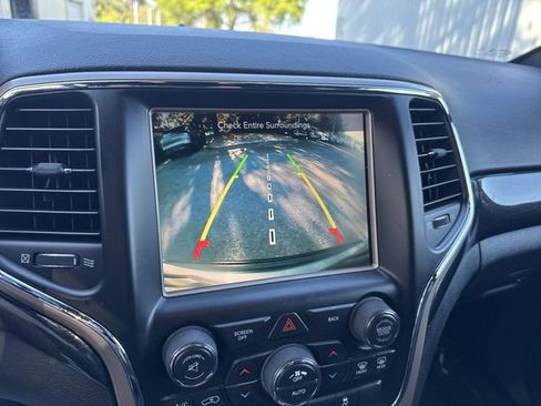 Used 2017 Jeep Grand Cherokee Laredo image 21