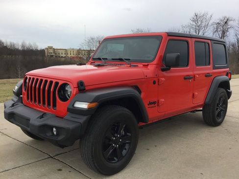 Used 2022 Jeep Wrangler Unlimited Sport image 3