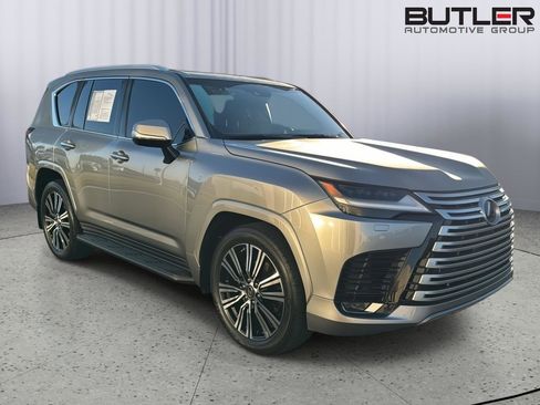 Used 2023 Lexus LX 600 4WD w/ Luxury Package image 6
