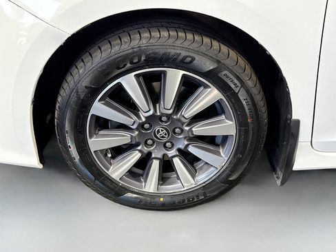 Used 2020 Toyota Sienna LE w/ LE Preferred Package AWD/4WD image 36
