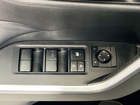 Used 2020 Toyota RAV4 LE FWD image 15