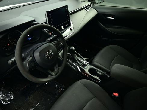 Used 2020 Toyota Corolla LE image 18