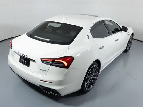 Used 2023 Maserati Ghibli Modena RWD image 2
