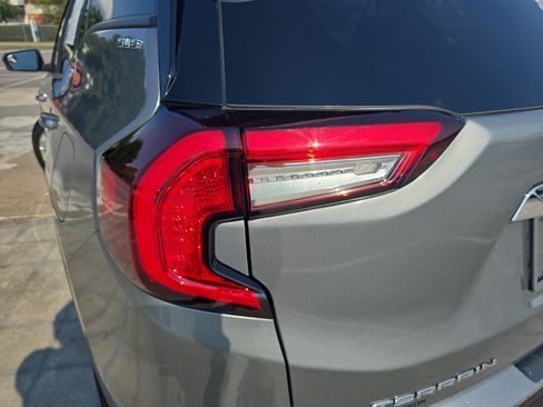 Used 2023 GMC Terrain SLE FWD image 32