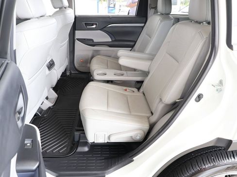 Used 2017 Toyota Highlander Limited FWD image 21