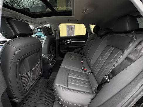 Used 2019 Audi e-tron Premium Plus image 43